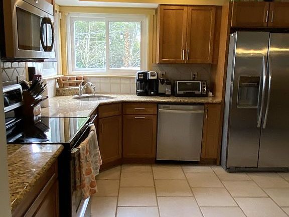 5th image of 27 Landview Dr