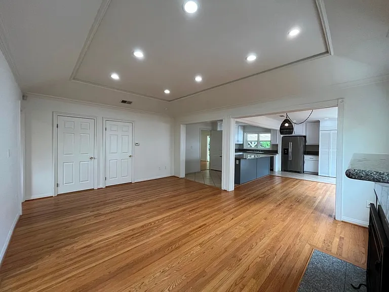 4316 Greenbush Ave — Photo 4