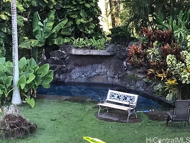 Swimming Pool and Jacuzzi