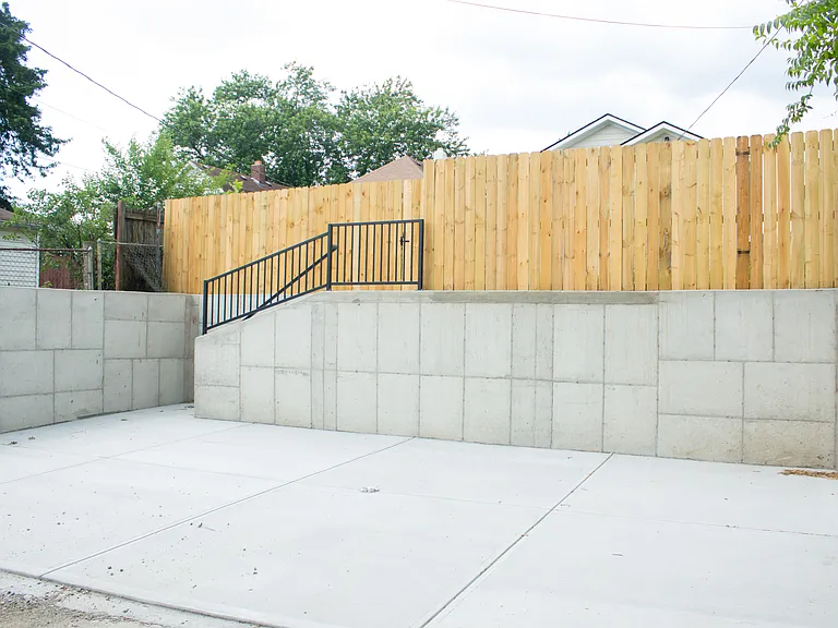 2109 Singleton St — Photo 20