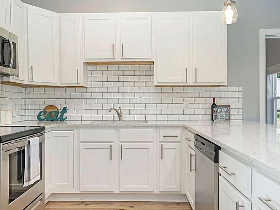 4th image of 2745 Villager Row NE
