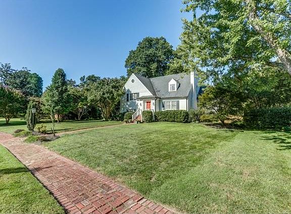 2nd image of 206 Oxford Cir W
