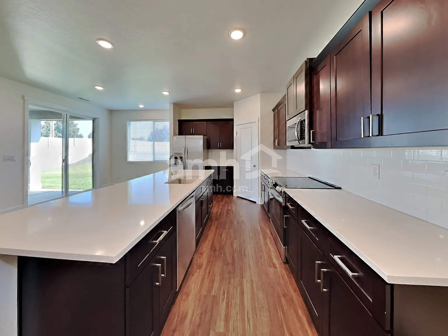 3 bed, 2.5 bath, 1889 sqft, $2,665 — Photo 3