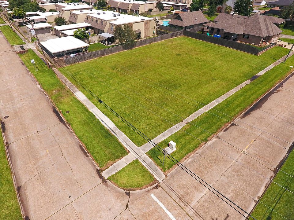 1st image of 706 W School St