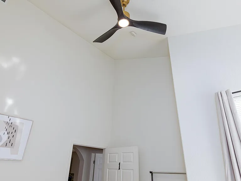 Casa Verde Dr — Photo 3