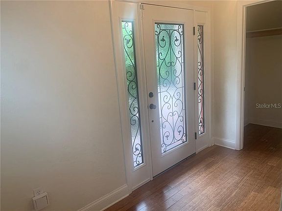 4th image of 974 Burns St