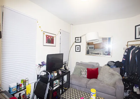 Rented by Jonis Realty | media 22