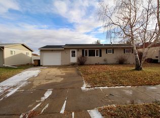 2520 5th St NW, Minot, ND 58703
