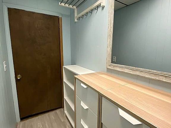 2nd image of 1009 Laurel Blvd