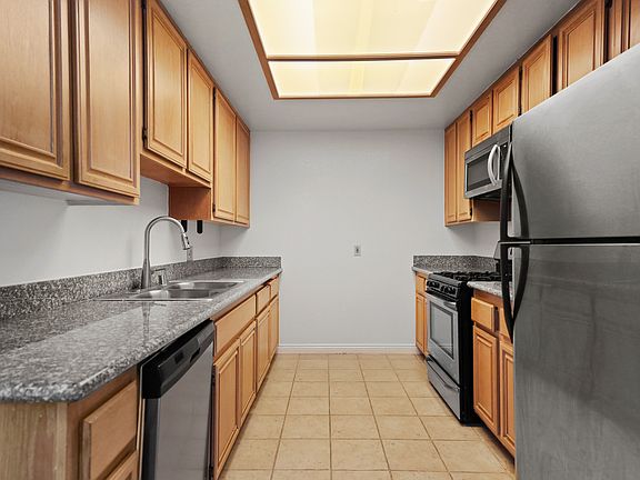 2nd image of 111 S Croft Ave #2B-2Ba-1200Sqft