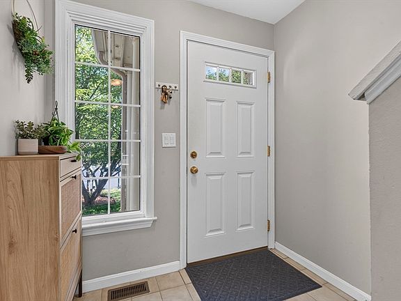 4th image of 33 Water St APT 20
