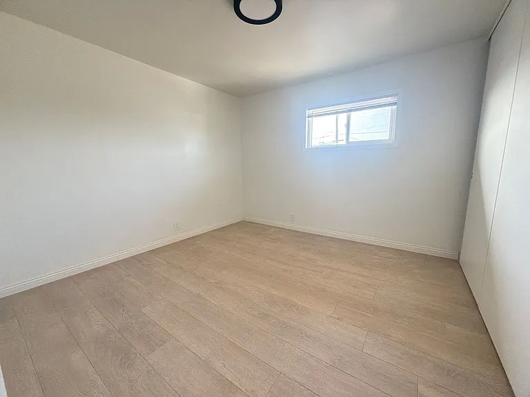 2400DelM — Photo 11
