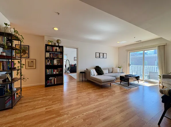 20 Cameron St APT 304, Brookline, MA 02445