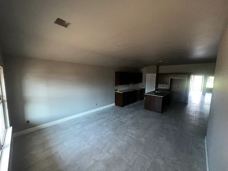 1045 S Cheyenne St — Photo 3