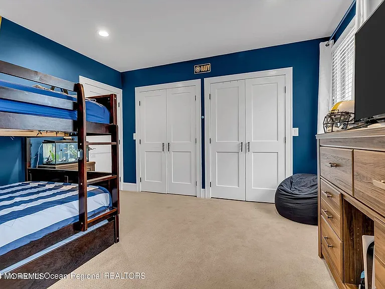 515 Monmouth Rd — Photo 18