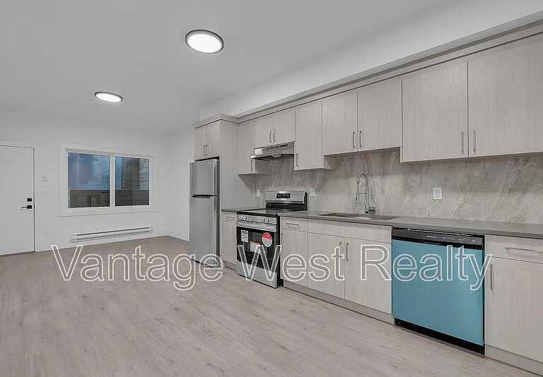 3576B Silver Way — Photo 2
