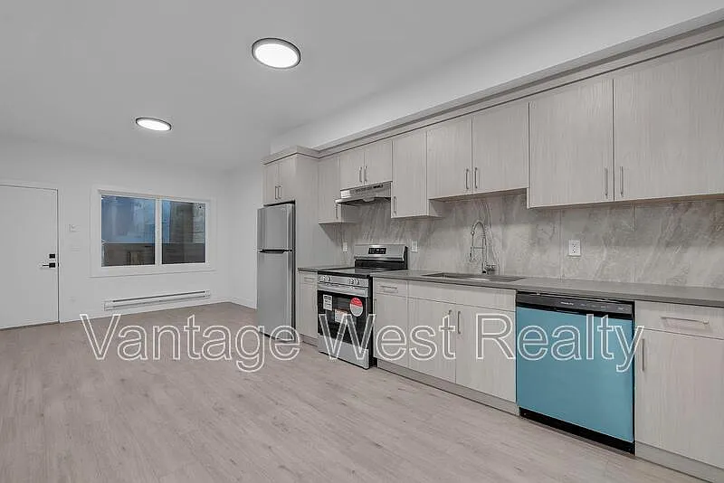 Building Photo - 3576B Silver Way