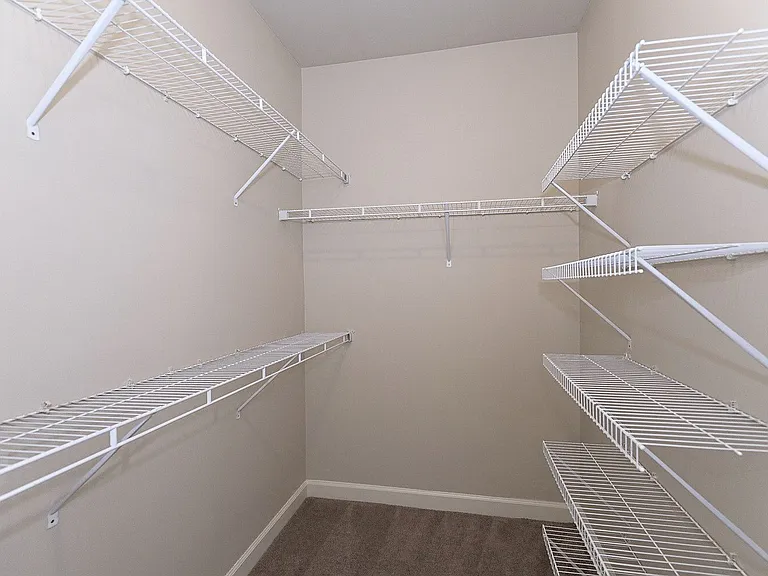 Astoria Apartments — Photo 16