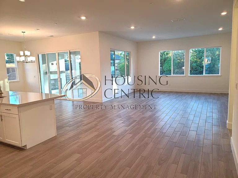 637 Lincoln Ct — Photo 10