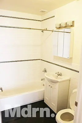 Rented by Mdrn Residential | media 8