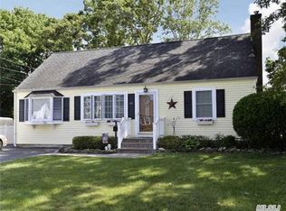 20 Alfan Dr, Sayville, NY 11782