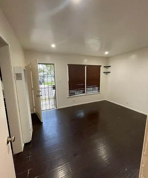 Walnut Ave — Photo 1