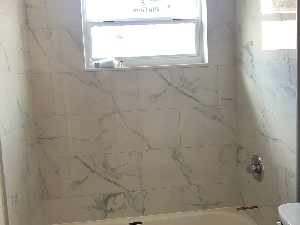 2nd image of 822 NW 32nd Pl