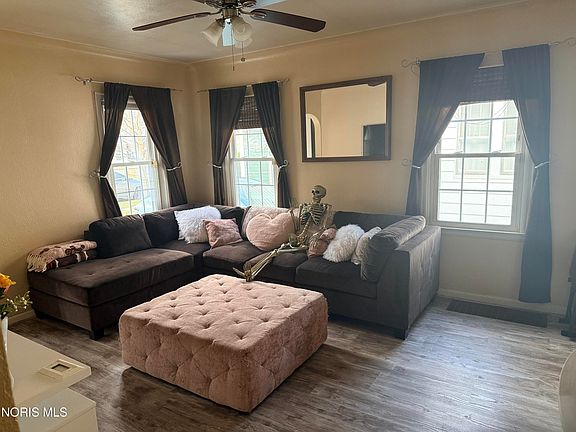 2nd image of 2551 Elsie Ave