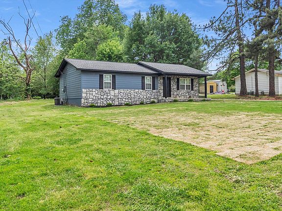 3rd image of 129 Tatlock Cir
