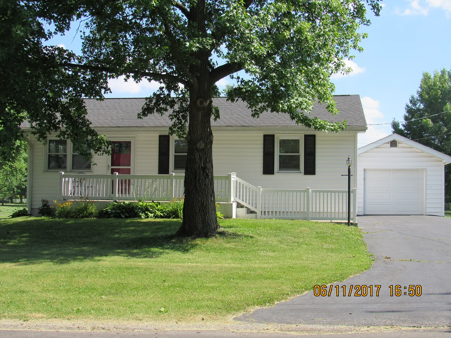 432 E Laurel St photo 1