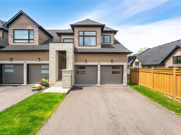 8 Lois Torrance Trl, Uxbridge, ON L9P 0N2