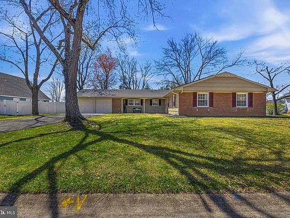 2nd image of 15 Club Ridge Ln