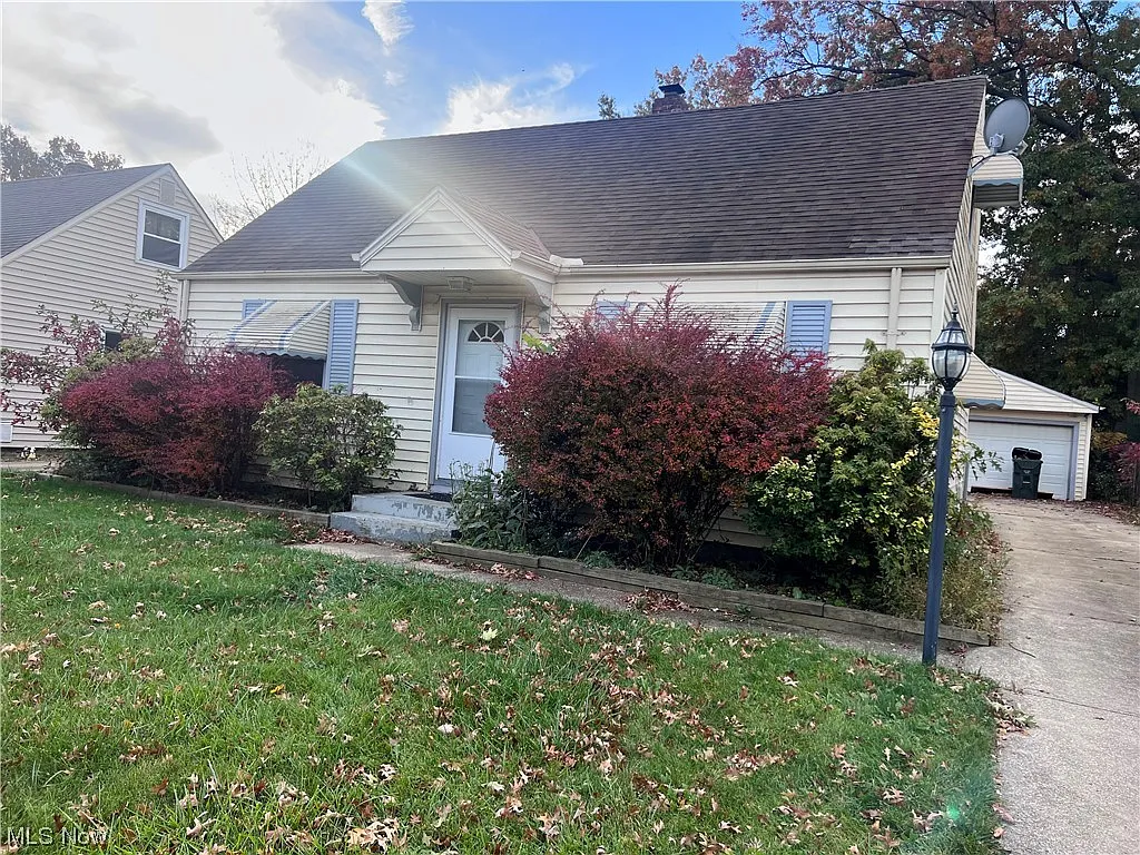 25270 Richards Ave photo 1