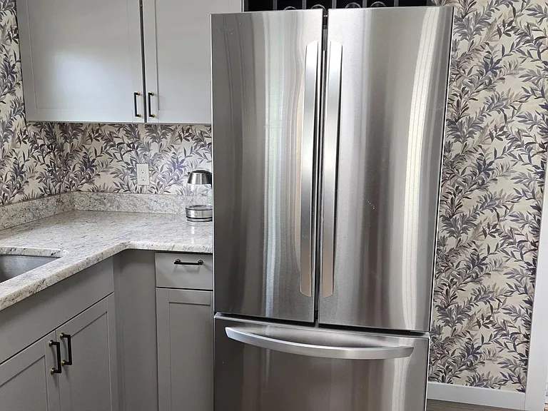 LG 2 door / bottom draw refrigerator w/ice maker,