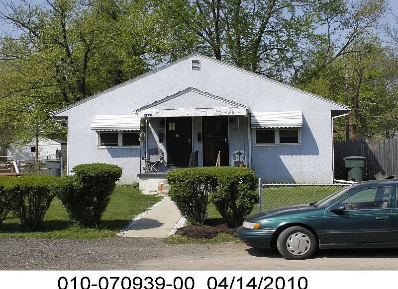 1st image of 2433-2435 Parkwood Ave