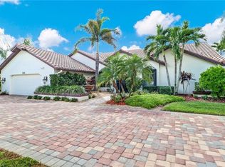 5450 Foxhound Dr, Naples, FL 34104