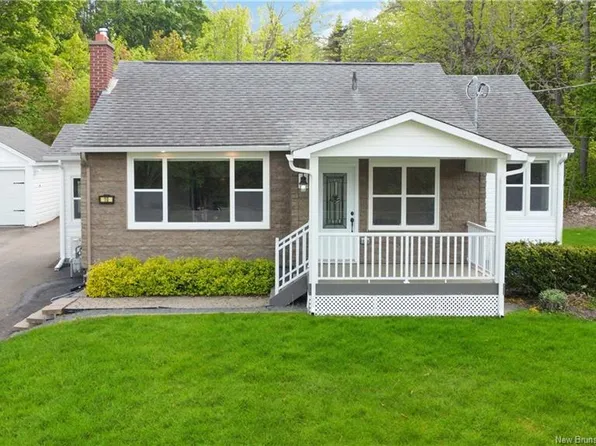 10 Shamrock Ter, Fredericton, NB E3B 2S4