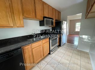 1183 Deerfield Rd APT B, Deerfield, IL 60015