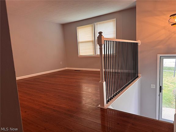 3rd image of 830 Gayer Dr