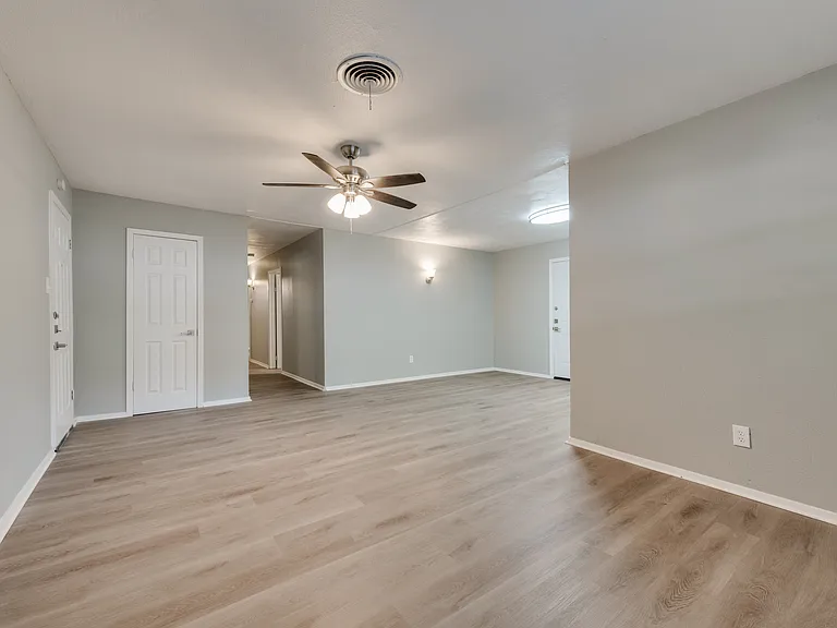 113 N Wisteria St — Photo 8