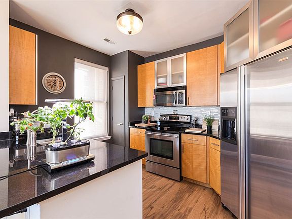 4th image of 26 Avenue At Port Imperial APT 135