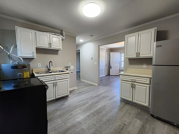2nd image of 806 E Bragg St #806