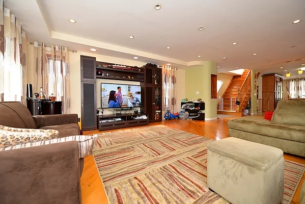 Sold by Amerihomes Realty of NY | media 3