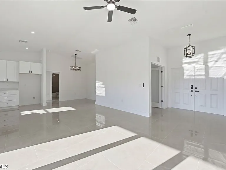 2105 NE 1st Ave — Photo 30