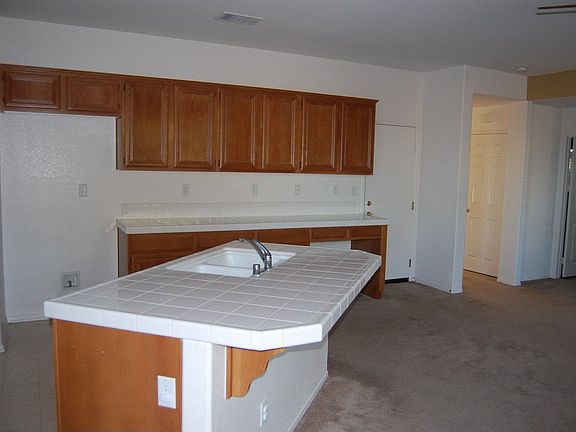 3rd image of 31568 Summerfield Ln