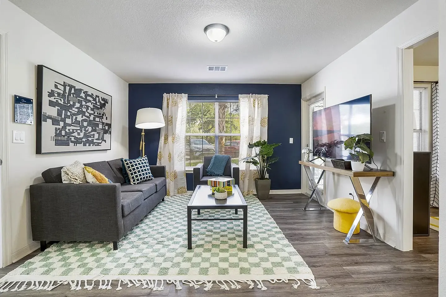 1 bed, 554 sqft, $1,599 — Photo 1