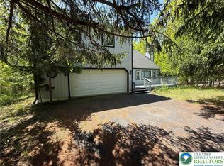 263 Canterbury Rd, Bushkill, PA 18324