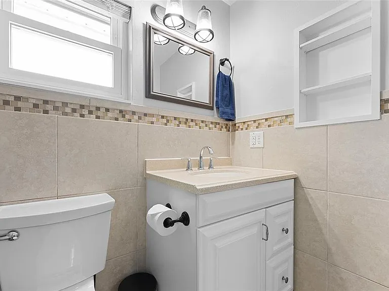 909 Bentwood Ln #1 — Photo 26