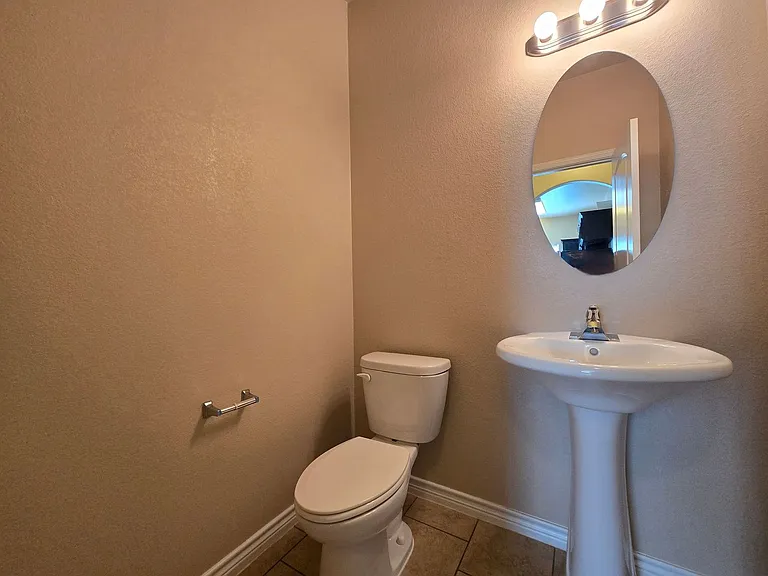 1101 Grace Point Dr #B — Photo 10