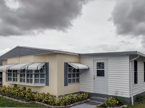 10 Brisa Lane, Port St Lucie, FL 34952